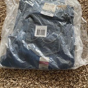 NWT women’s Ariat jeans